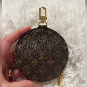 New Louis Vuitton Round Zipped Coin Purse